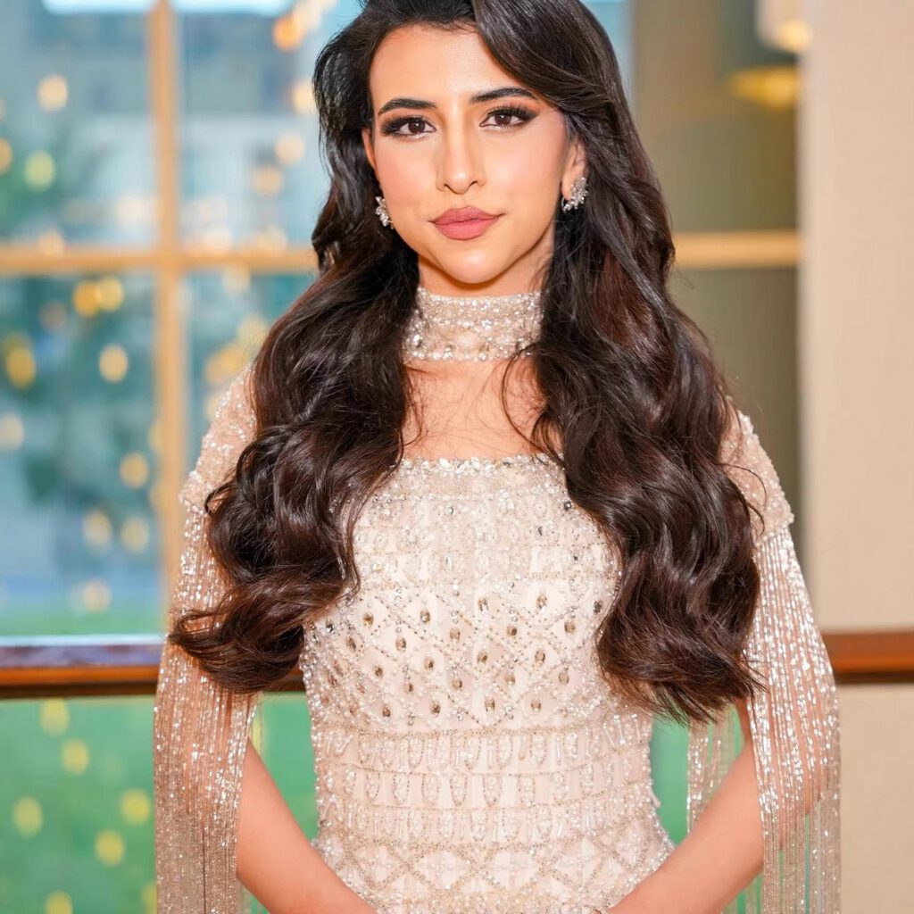 Nove Dress فستان سهرة بيج مطعم بالكريستال واللؤلؤ