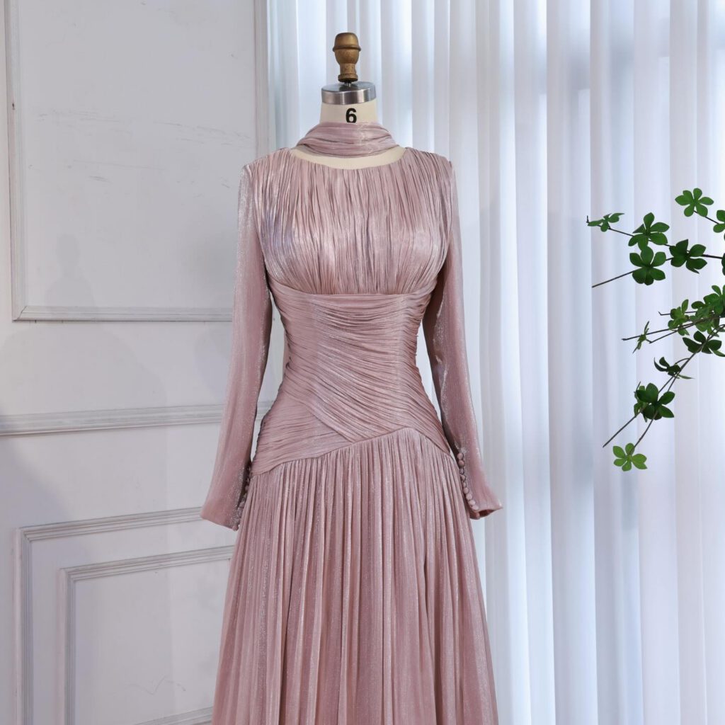 Nove Dress beige Abendkleid im Modest-Stil
