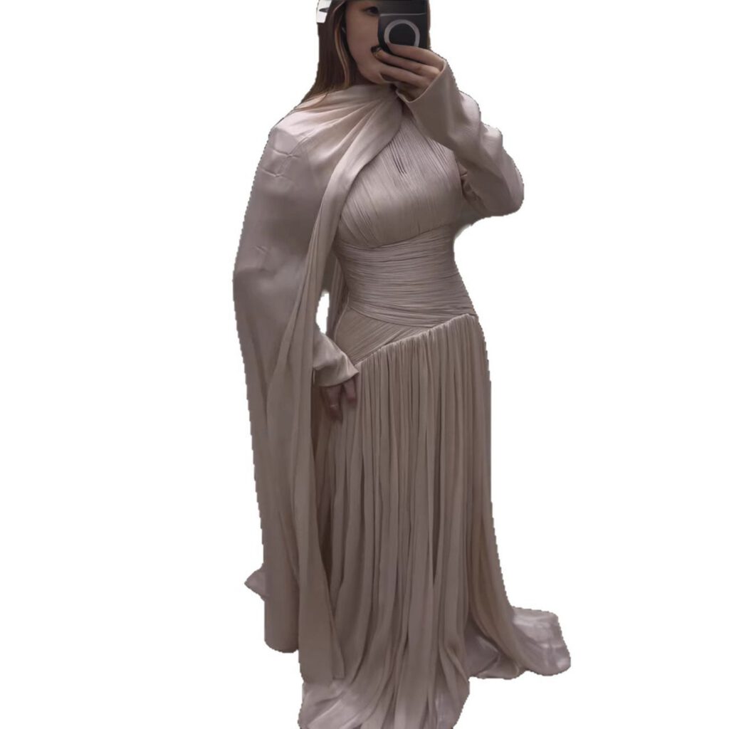 Nove Dress beige Abendkleid im Modest-Stil