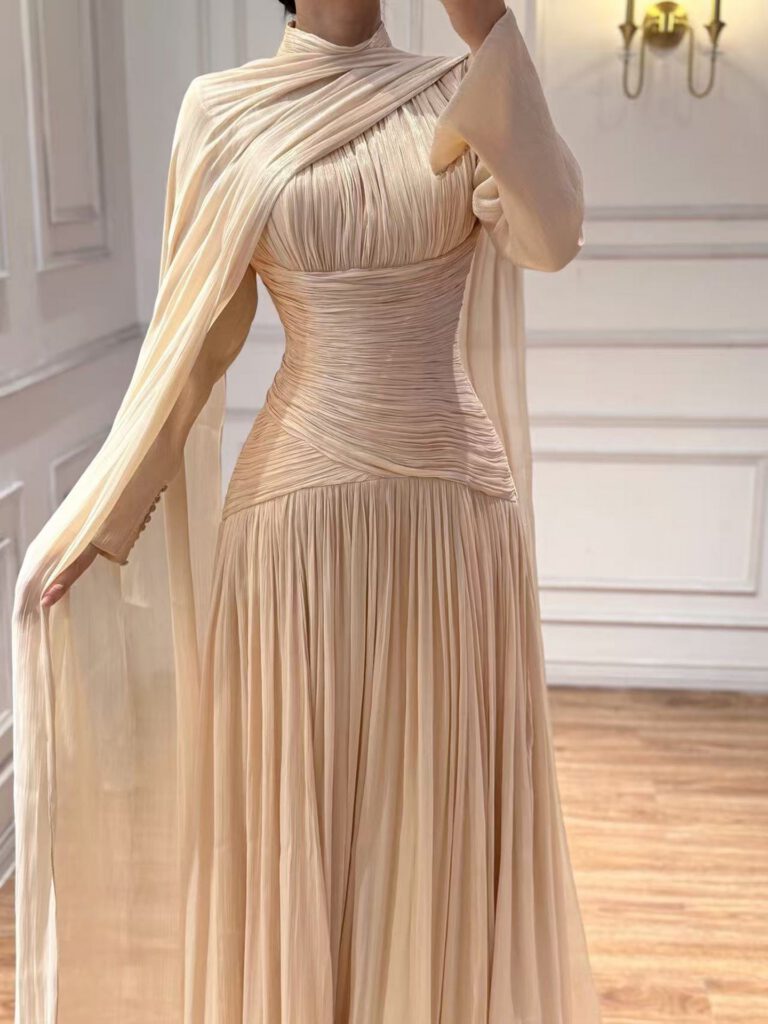 Nove Dress beige Abendkleid im Modest-Stil