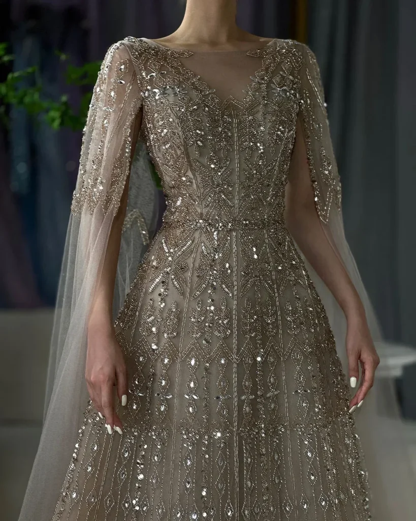 Nove Dress blau A-Linie Abendkleid mit Perlenstickerei und Cape-Ärmeln im Modest-Stil