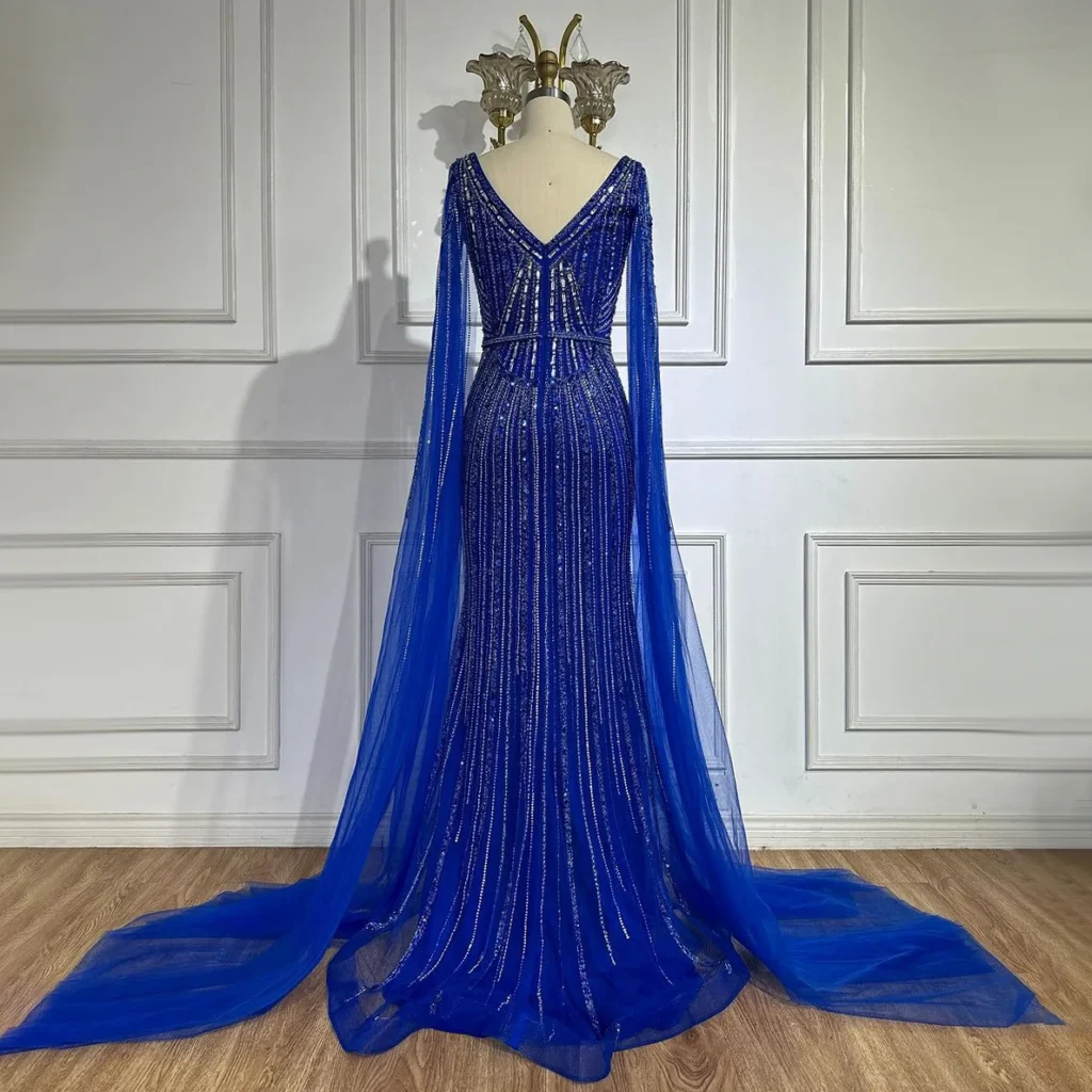 Nove Dress blau Abendkleid mit Perlenstickerei und Cape-Ärmeln im arabischen Stil