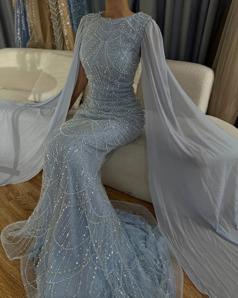 Nove Dress blau Meerjungfrau Abendkleid mit Perlenstickerei und Cape-Ärmeln im arabischen Stil