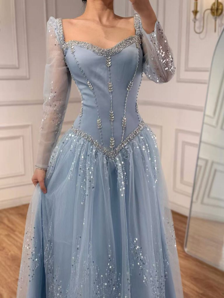 Nove Dress blau A-Linie Abendkleid mit Kristallbesatz und langen Ärmeln
