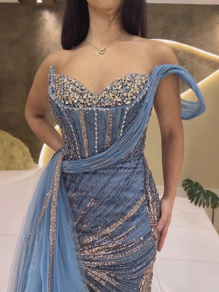 Nove Dress blauw mermaid avondjurk met kristalborduurwerk en one-shoulder