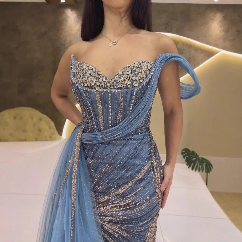 Nove Dress blauw mermaid avondjurk met kristalborduurwerk en one-shoulder