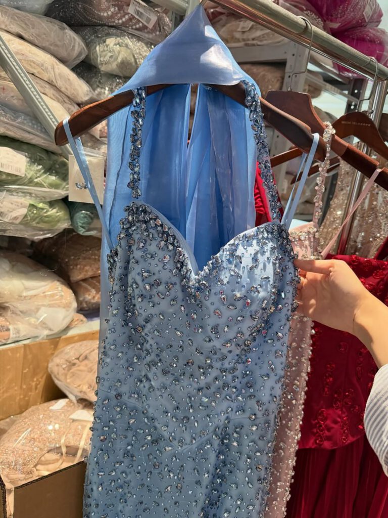 Nove Dress blauw avondjurk met halter