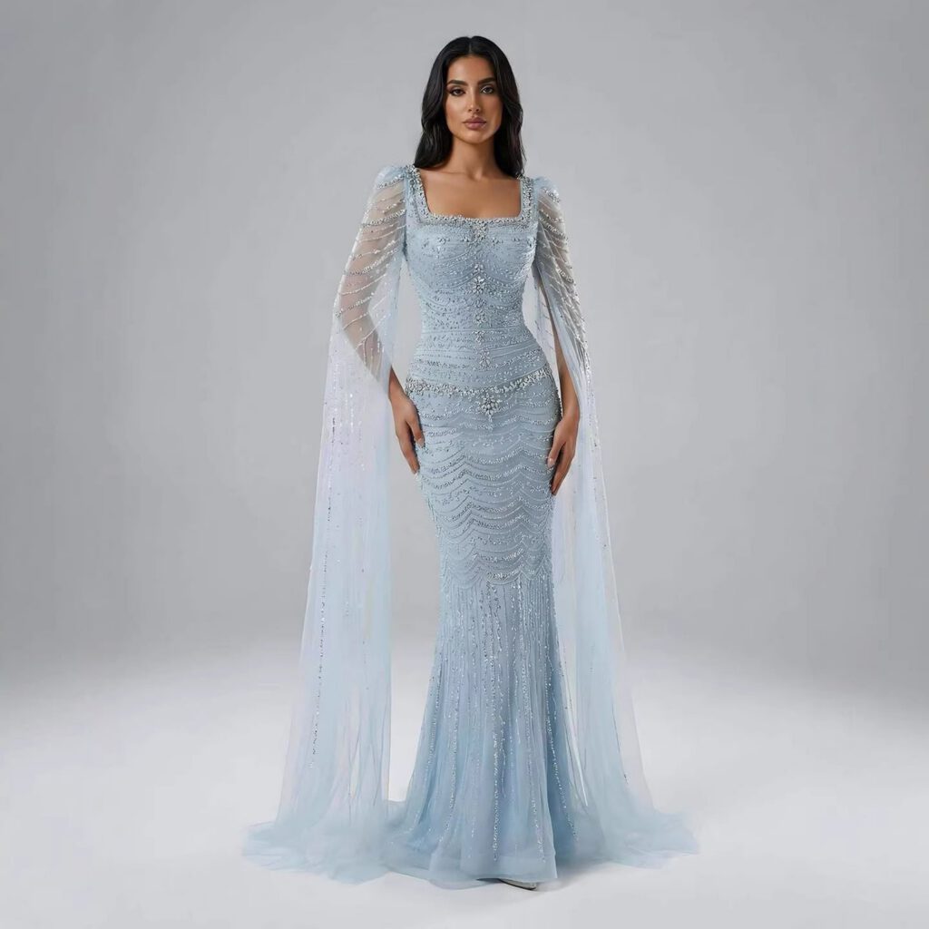 Nove Dress karamell Abendkleid mit Perlenstickerei und Cape-Ärmeln