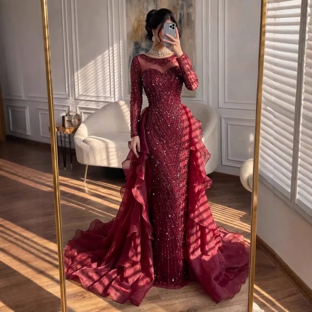 Nove Dress fuchsia Meerjungfrau Abendkleid mit Perlenstickerei und Überrock