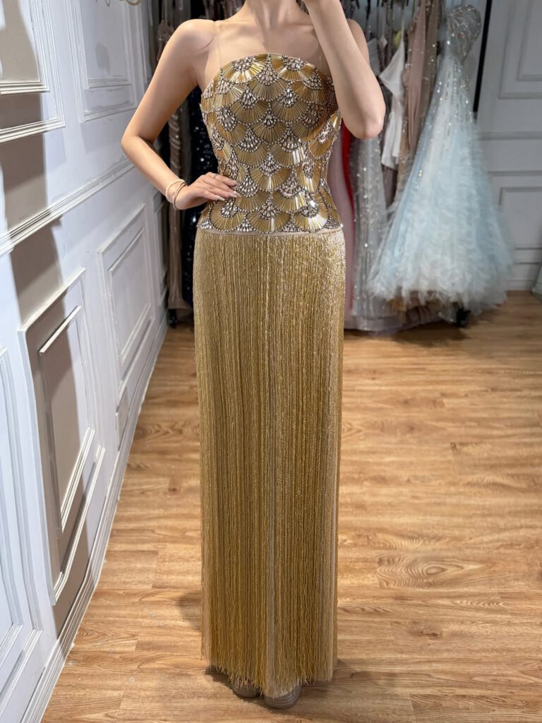 Nove Dress gold Abendkleid mit Perlenstickerei und trägerlosem Schnitt