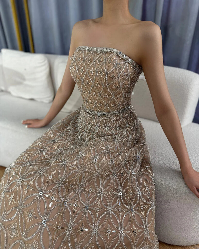 Nove Dress فستان سهرة رمادي قصة A-line مطرز عربي