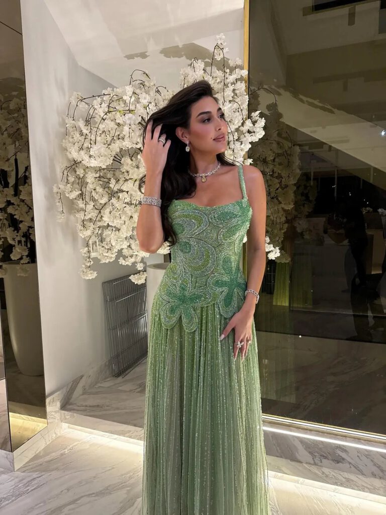 Nove Dress groen avondjurk met borduurwerk in Arabische stijl
