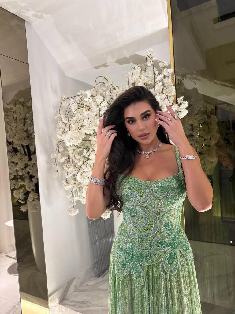 Nove Dress groen avondjurk met borduurwerk in Arabische stijl