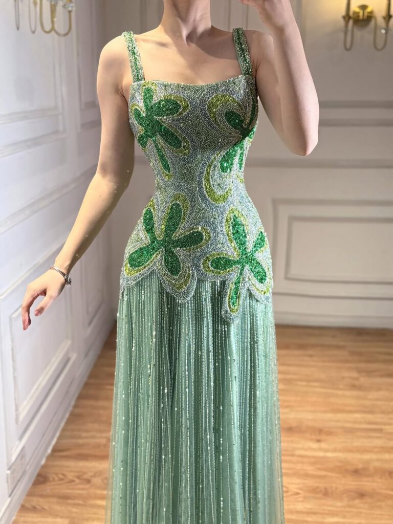 Nove Dress groen avondjurk met borduurwerk in Arabische stijl