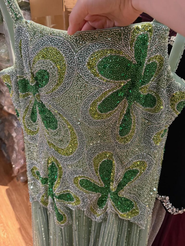 Nove Dress groen avondjurk met borduurwerk in Arabische stijl