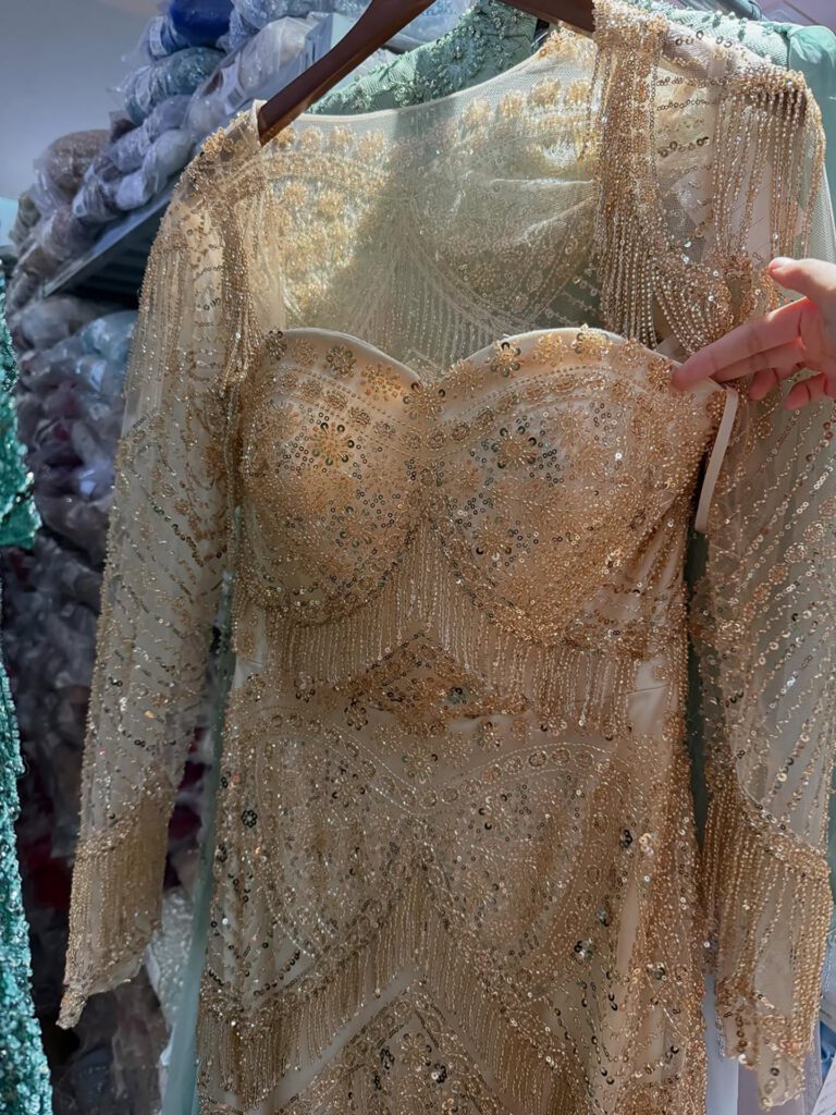 Nove Dress grün Meerjungfrau Abendkleid mit Perlenstickerei und langen Ärmeln