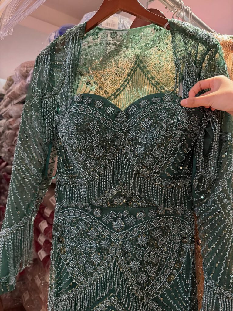 Nove Dress grün Meerjungfrau Abendkleid mit Perlenstickerei und langen Ärmeln