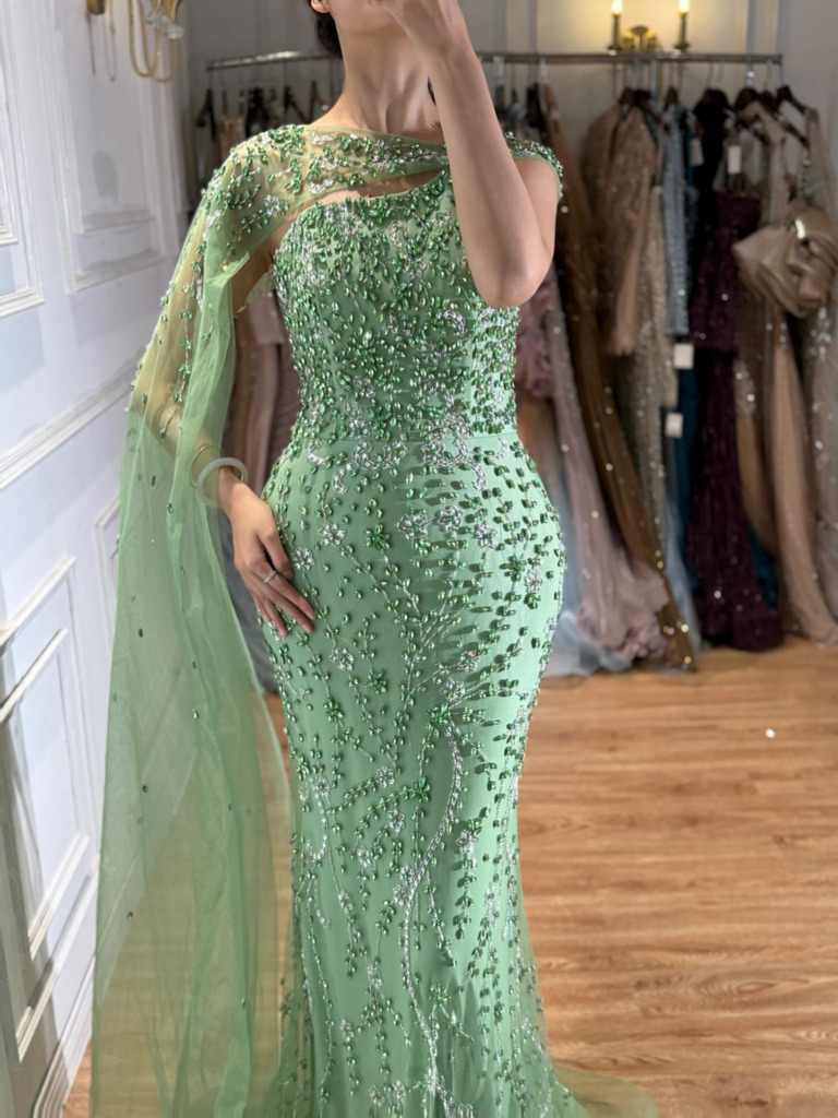 Nove Dress grün Meerjungfrau Abendkleid mit Kristallbesatz und One-Shoulder
