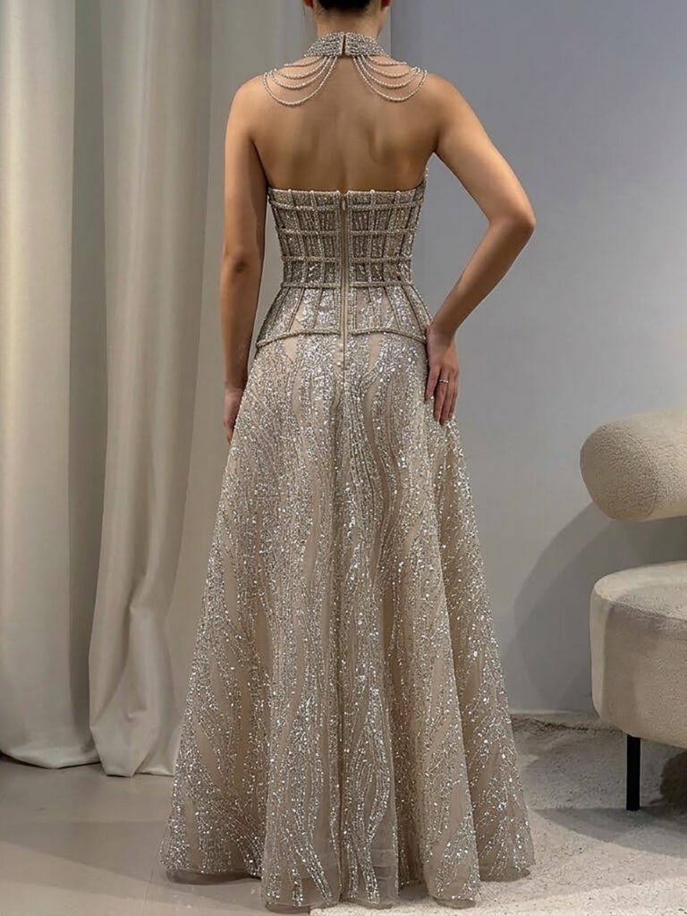 Nove Dress nude A-Linie Abendkleid mit Perlenstickerei
