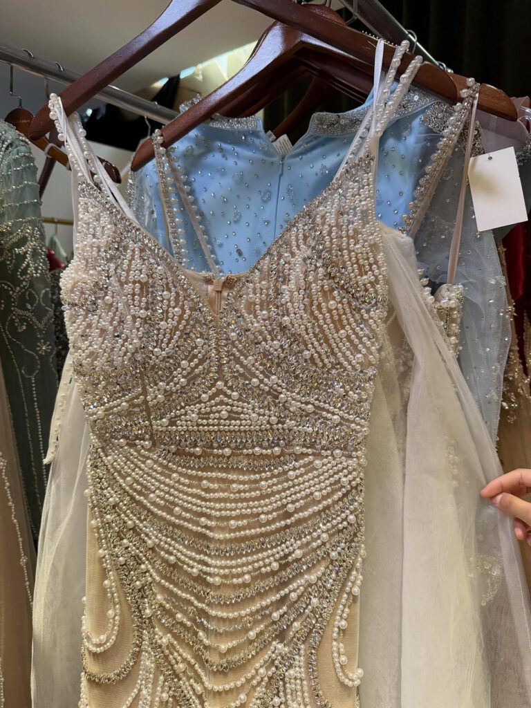 Nove Dress nude avondjurk met borduurwerk in Arabische stijl