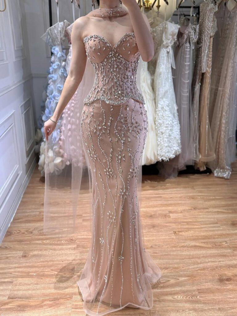 Nove Dress nude Meerjungfrau Abendkleid mit Perlenstickerei