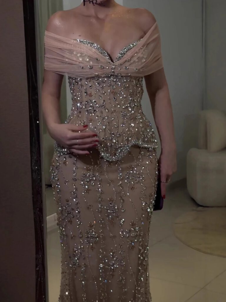 Nove Dress nude Meerjungfrau Abendkleid mit Perlenstickerei