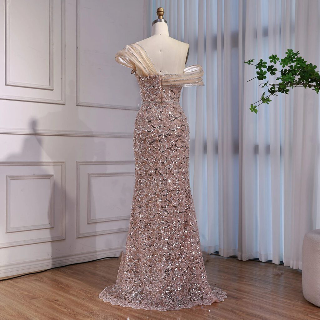Nove Dress nude Meerjungfrau Abendkleid mit Perlenstickerei und schulterfreiem Schnitt