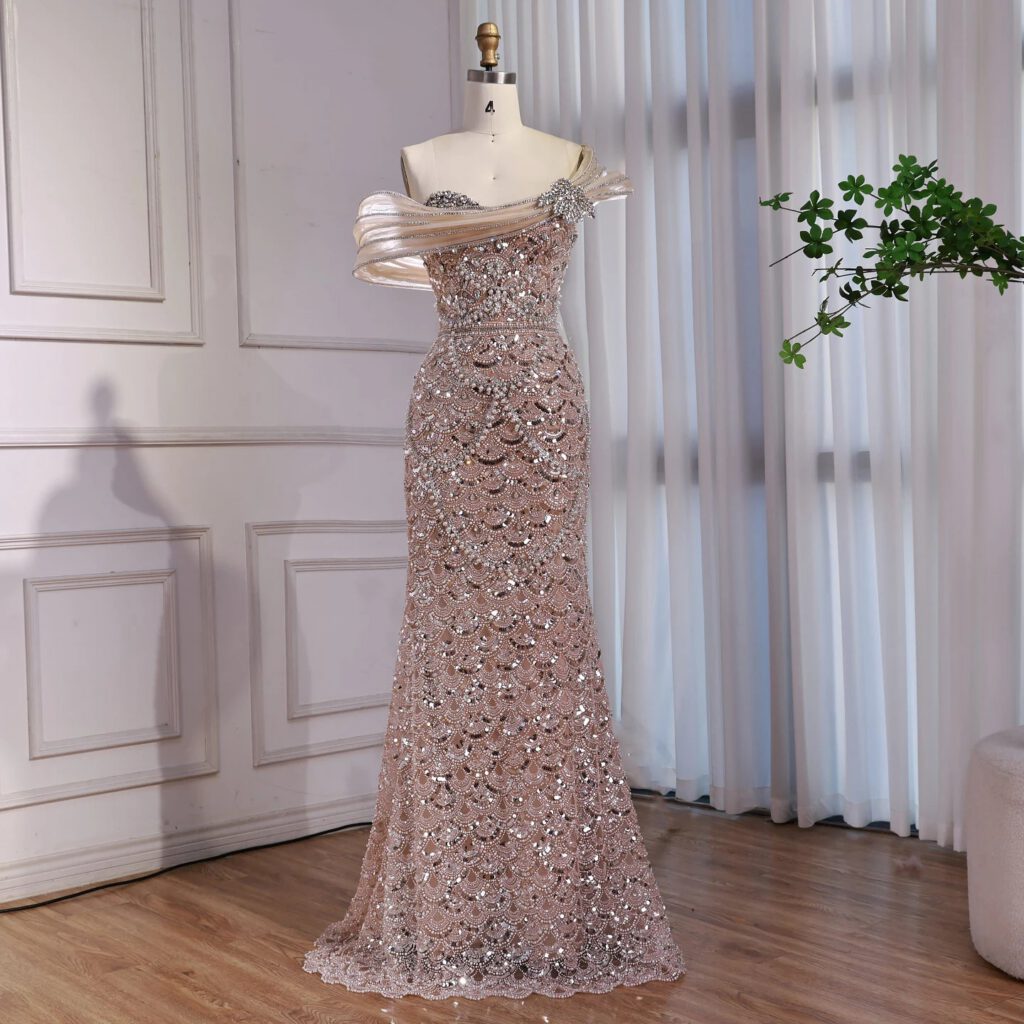 Nove Dress nude Meerjungfrau Abendkleid mit Perlenstickerei und schulterfreiem Schnitt