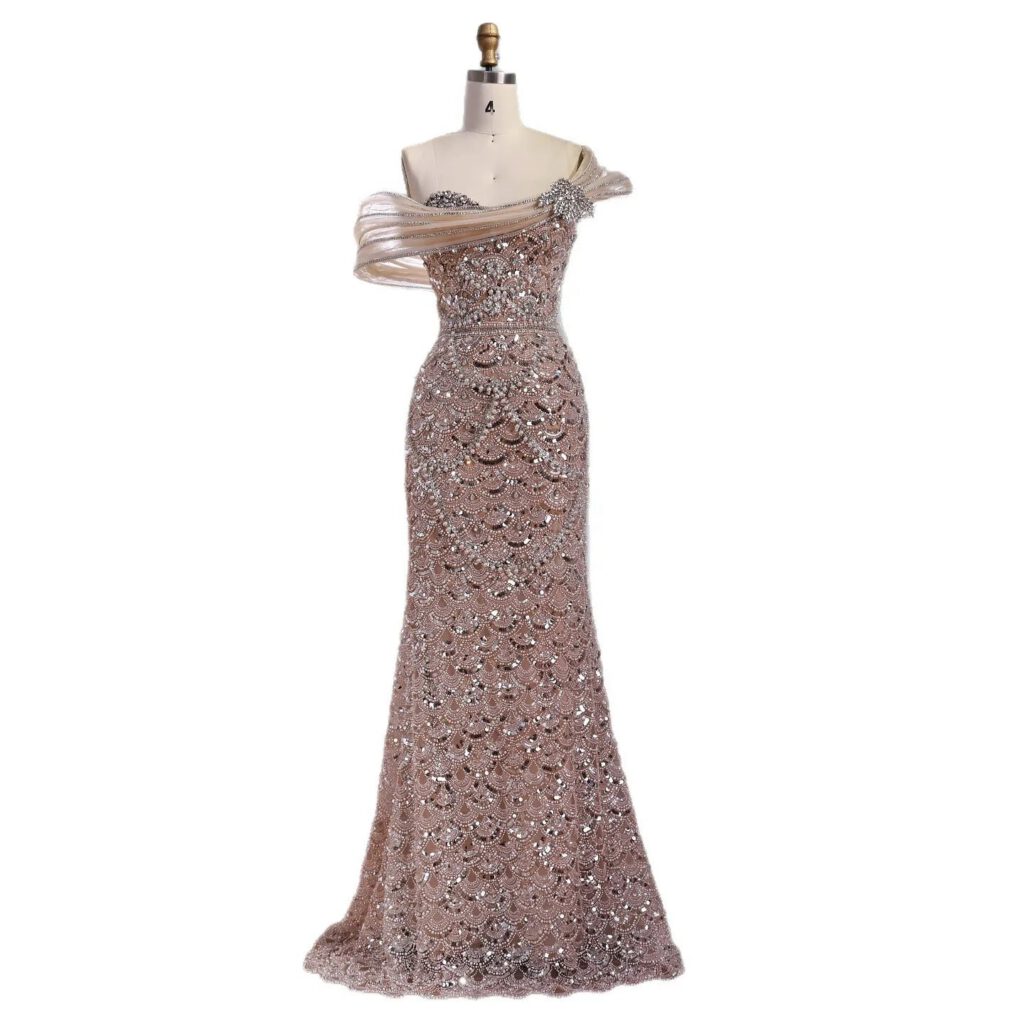 Nove Dress nude Meerjungfrau Abendkleid mit Perlenstickerei und schulterfreiem Schnitt