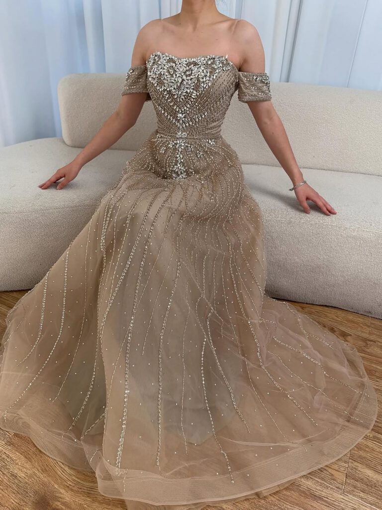 Nove Dress nude A-Linie Abendkleid mit Perlenstickerei und trägerlosem Schnitt im arabischen - Look 2