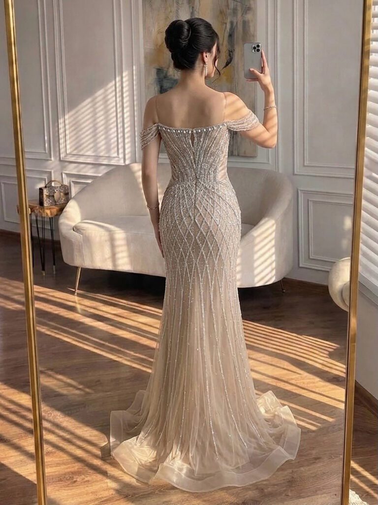 Nove Dress nude Meerjungfrau Abendkleid mit Perlenstickerei, Tüll und schulterfreiem Schnitt