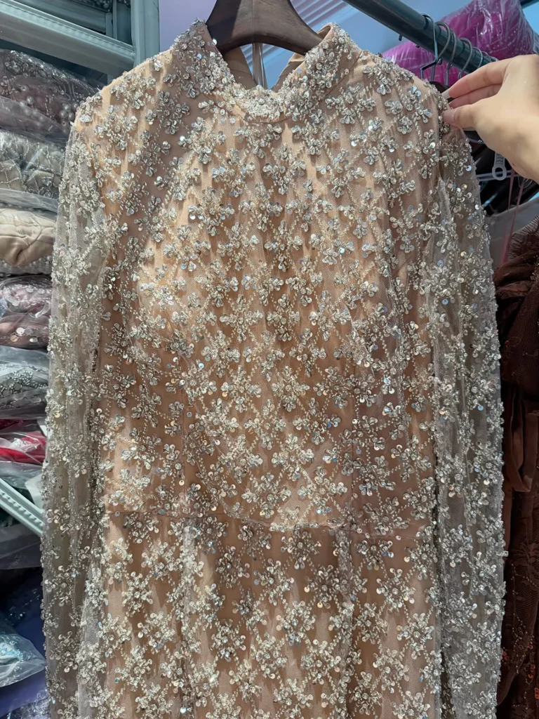 Nove Dress nude tweedelig avondjurk met borduurwerk