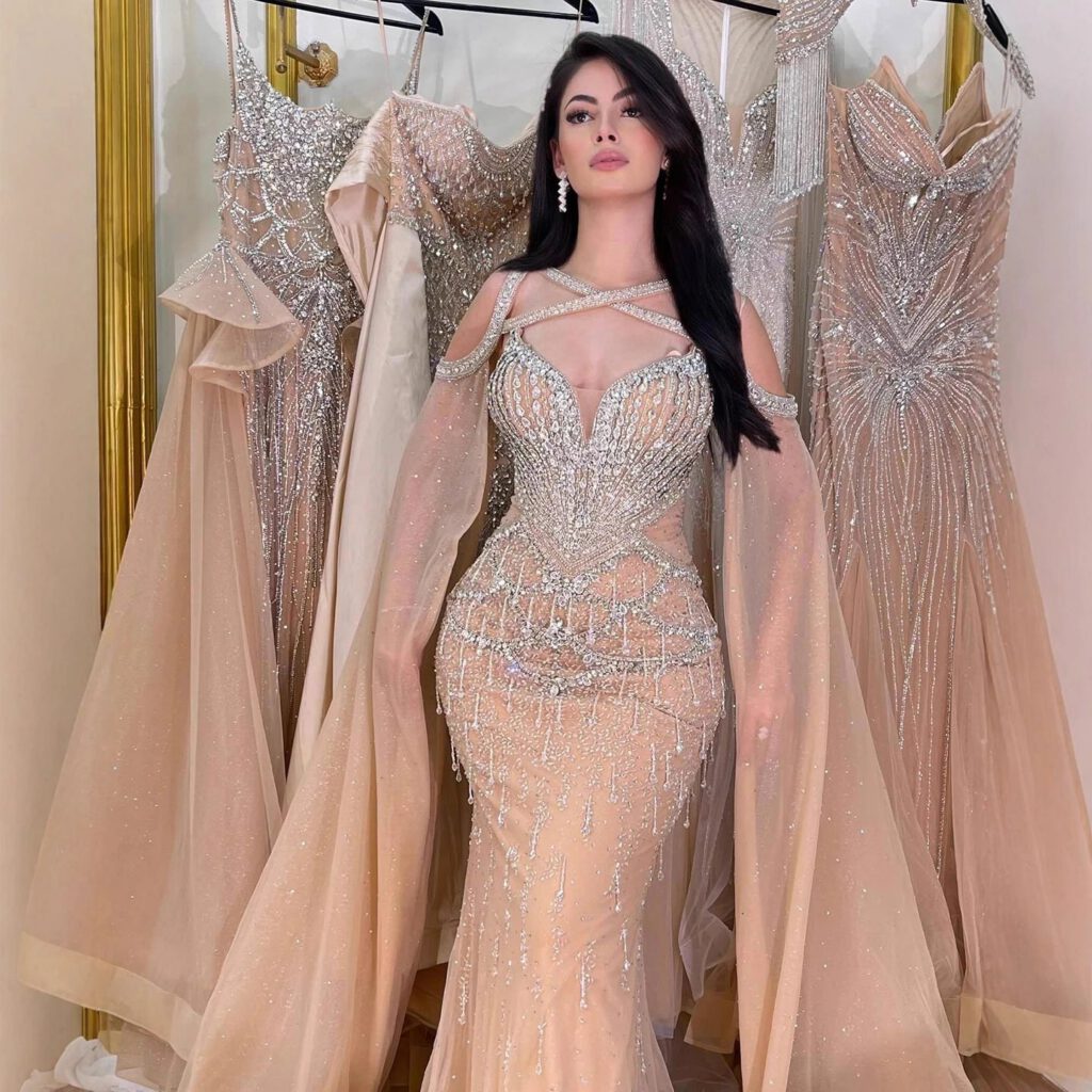 Nove Dress nude Abendkleid mit Kristallbesatz und Cape-Ärmeln