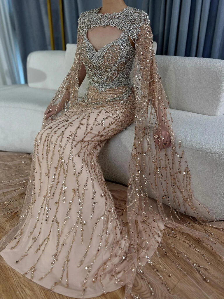 Nove Dress nude Abendkleid mit Kristallbesatz, Cape-Ärmeln und Überrock