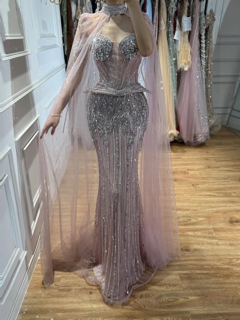 Nove Dress nude Meerjungfrau Abendkleid mit Kristallbesatz und hochgeschlossen