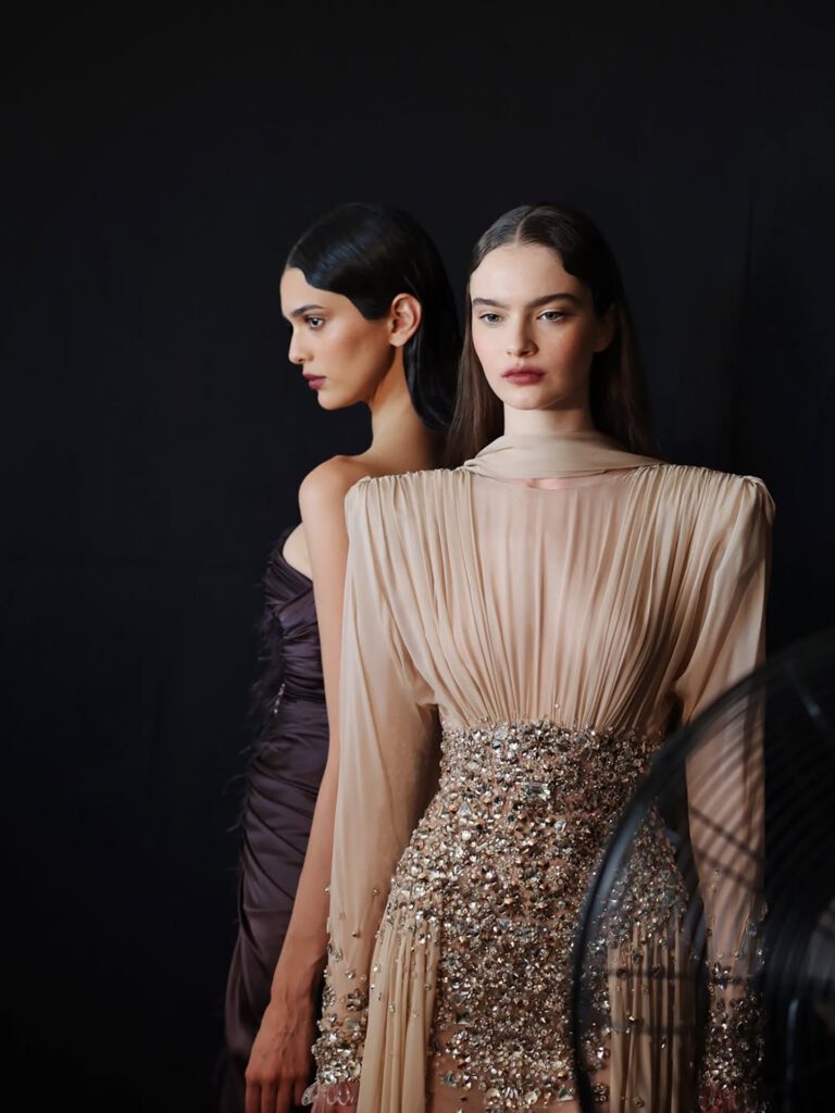 Nove Dress nude Abendkleid mit Kristallbesatz und langen Ärmeln