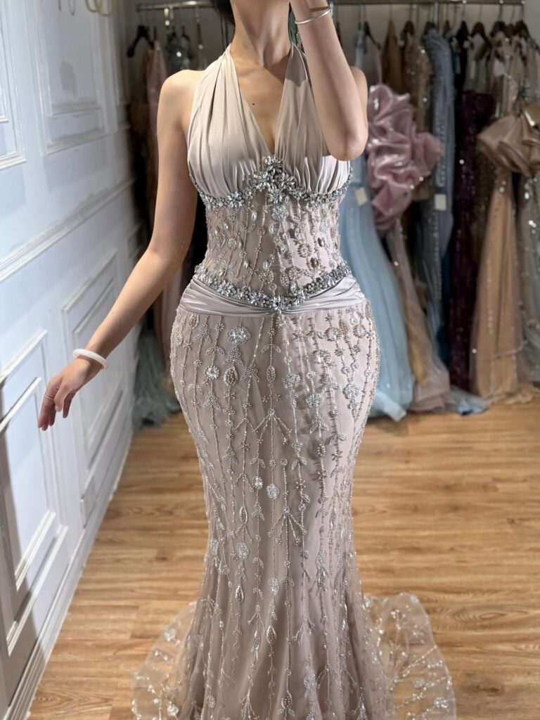 Nove Dress nude Meerjungfrau Abendkleid mit Kristallbesatz