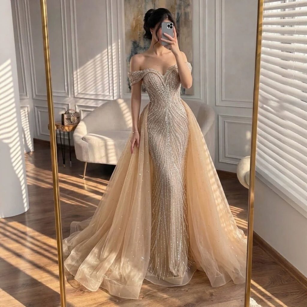 Nove Dress nude Meerjungfrau Abendkleid mit Kristallbesatz und schulterfreiem Schnitt - Look 2
