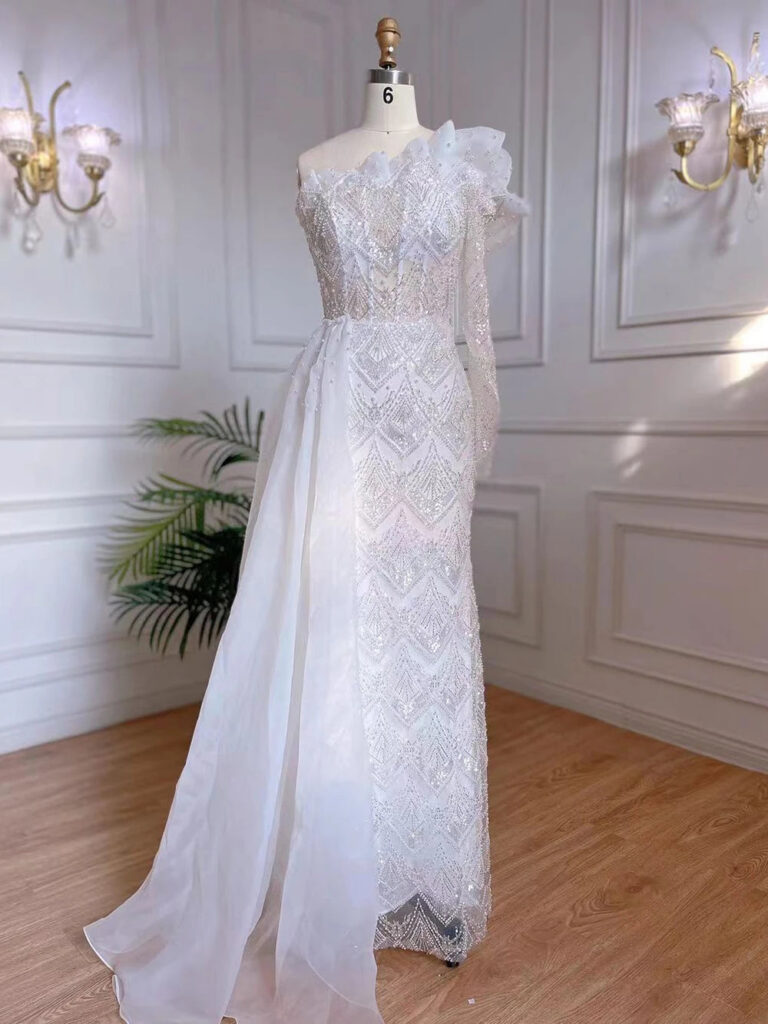 Nove Dress Abendkleid mit Perlenbesatz und One-Shoulder