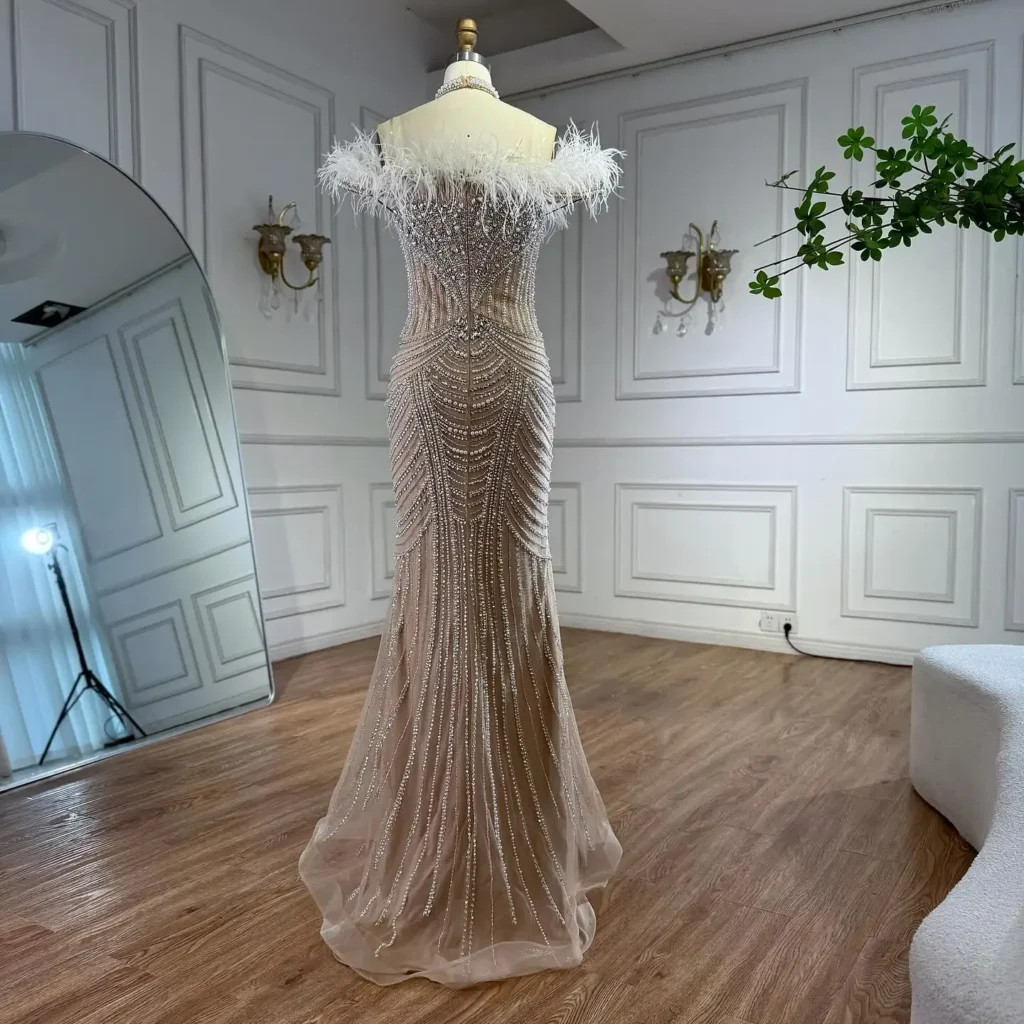 Nove Dress فستان سهرة وردي مطرز ريش ياقة هالتر
