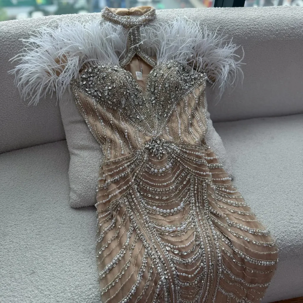 Nove Dress فستان سهرة وردي مطرز ريش ياقة هالتر