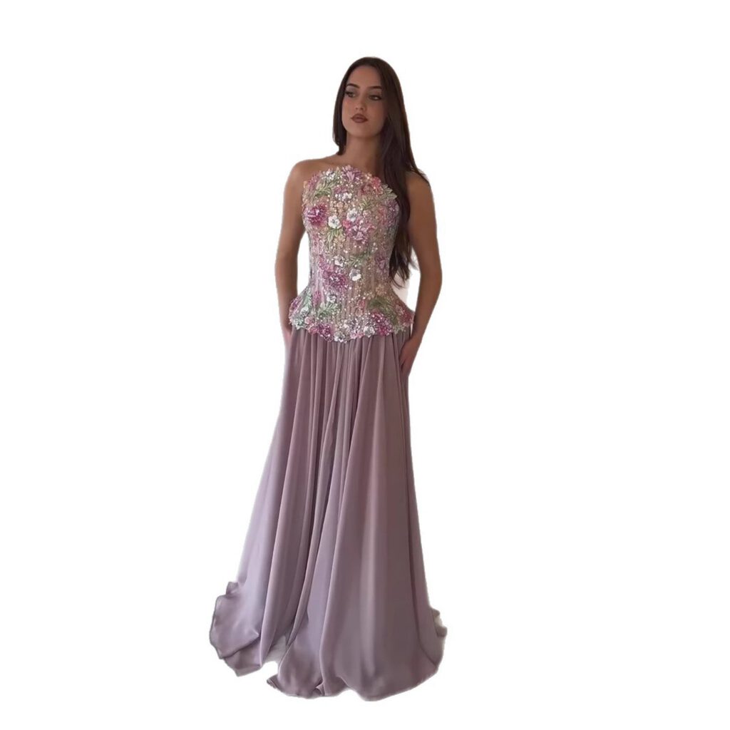 Nove Dress roze avondjurk met borduurwerk en strapless