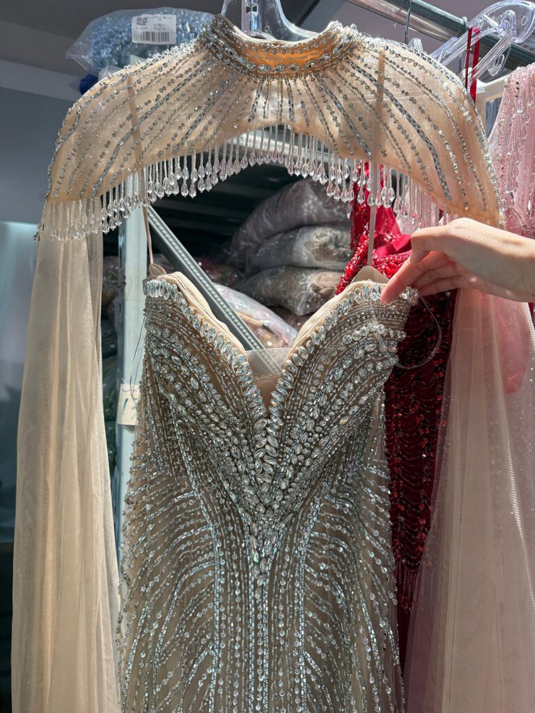 Nove Dress rosa Meerjungfrau Abendkleid mit Kristallbesatz