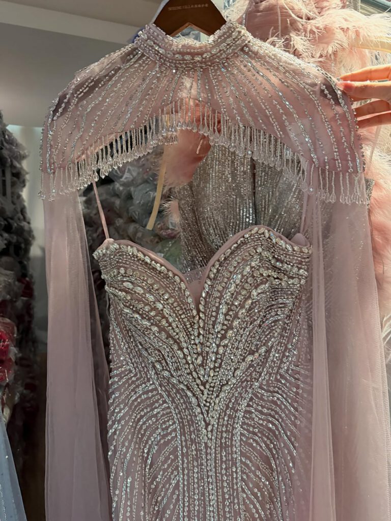 Nove Dress rosa Meerjungfrau Abendkleid mit Kristallbesatz