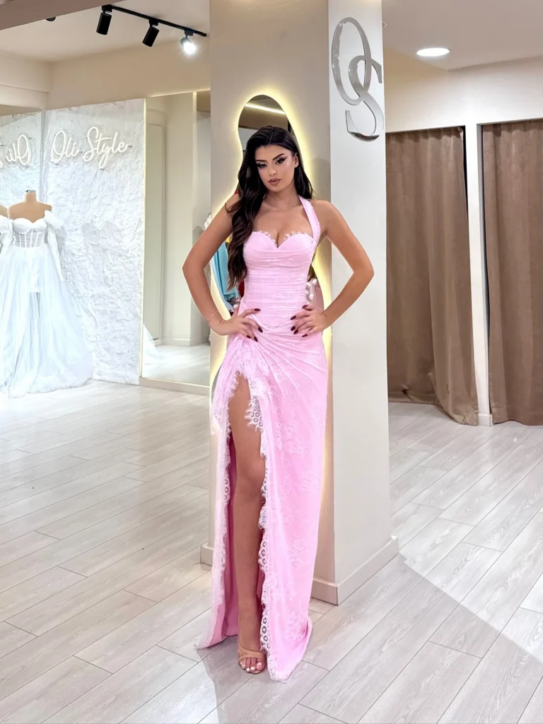 Nove Dress فستان سهرة وردي دانتيل فتحة عالية ياقة هالتر عربي