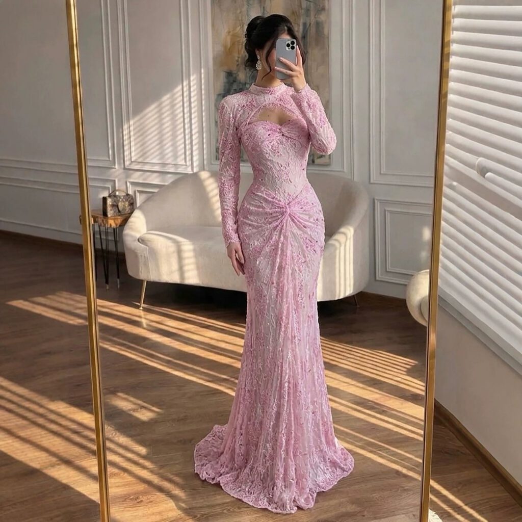 Nove Dress rosa Meerjungfrau Abendkleid mit Spitze, langen Ärmeln und hochgeschlossen