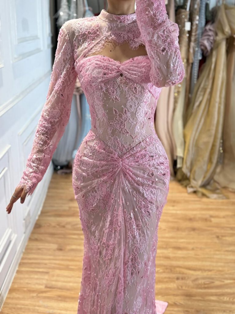 Nove Dress rosa Meerjungfrau Abendkleid mit Spitze, langen Ärmeln und hochgeschlossen