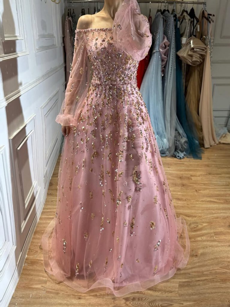 Nove Dress roze A-lijn avondjurk met glitter, tule en off-shoulder