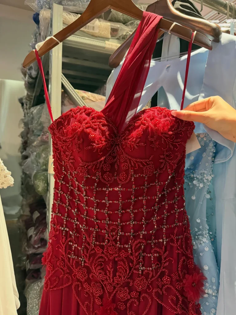 Nove Dress rot Abendkleid mit Perlenstickerei
