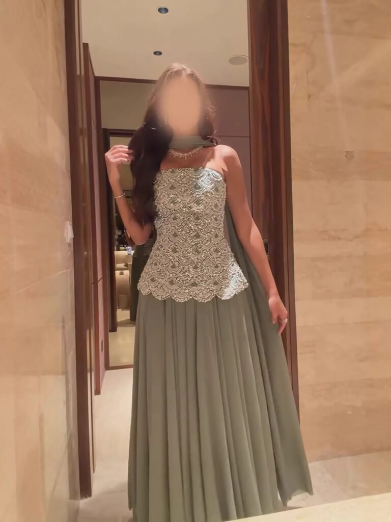 Nove Dress salbeigrün A-Linie Abendkleid mit Perlenstickerei und trägerlosem Schnitt